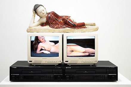 Nam June Paik, Reclining Buddha, 1994